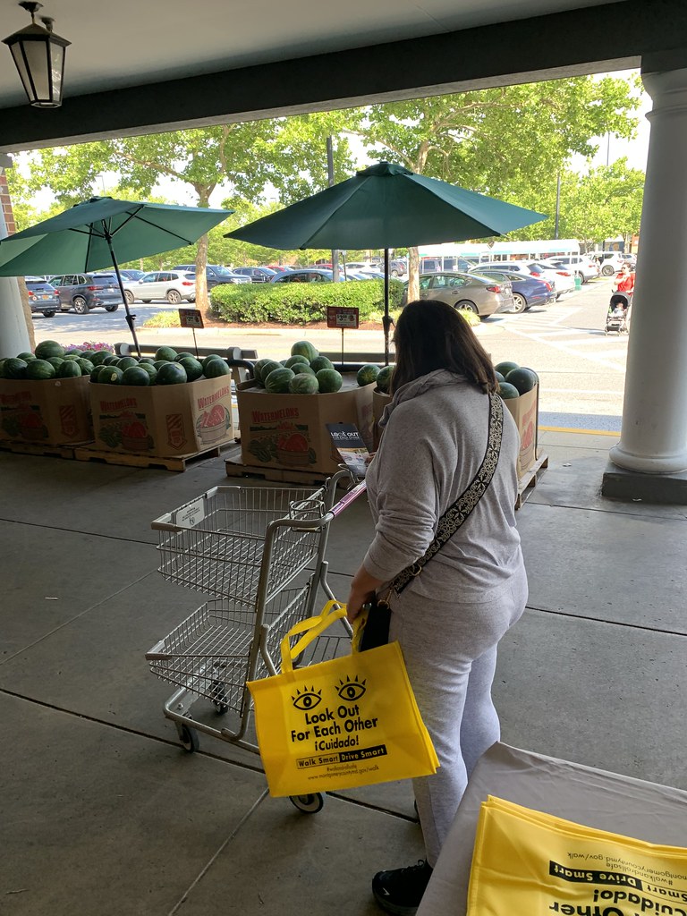 Ped Safety Outreach Giant Foods (Kentlands) Ped safety te… Flickr