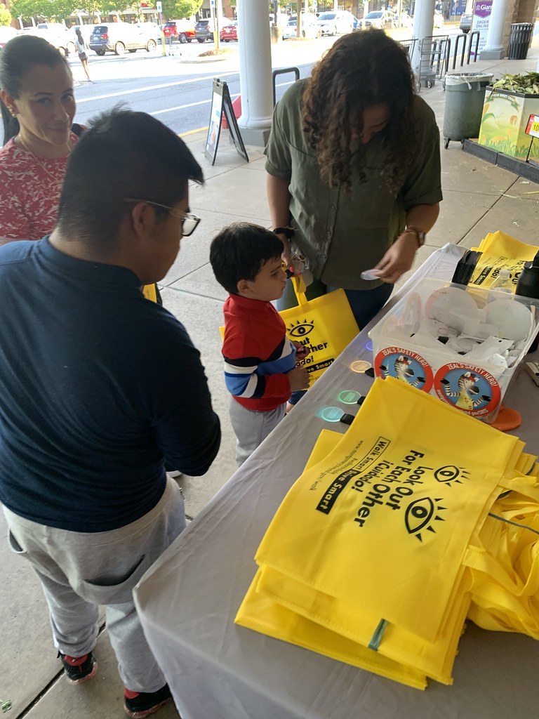 Ped Safety Outreach Giant Foods (Kentlands) Ped safety te… Flickr