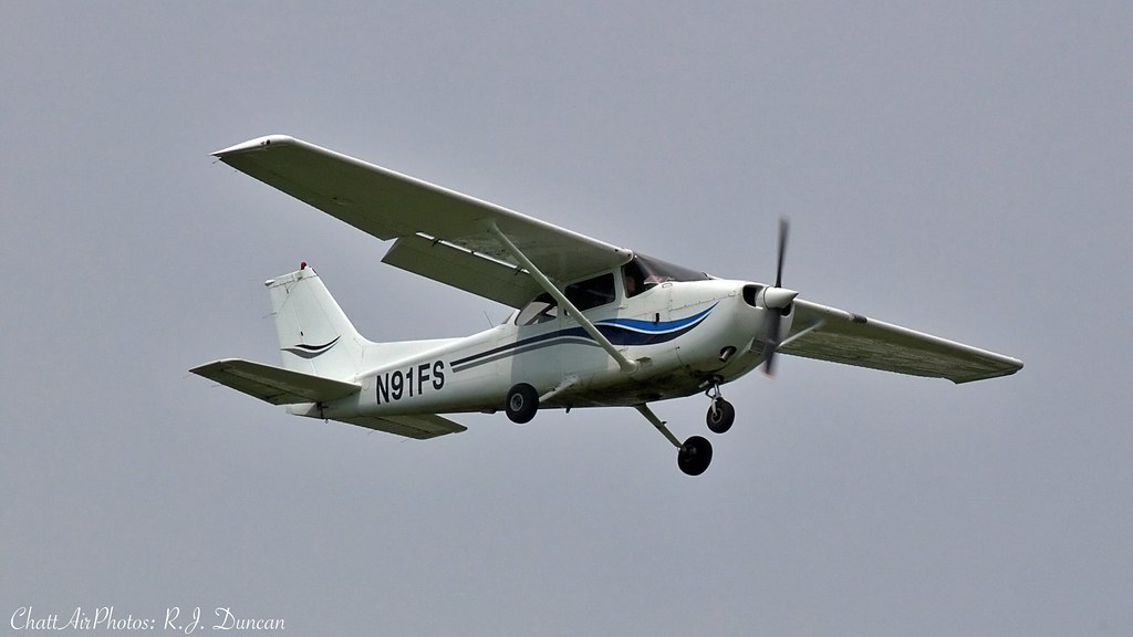 N91FS 1984 Cessna 152 landing at Lovell. R.J. Duncan Flickr