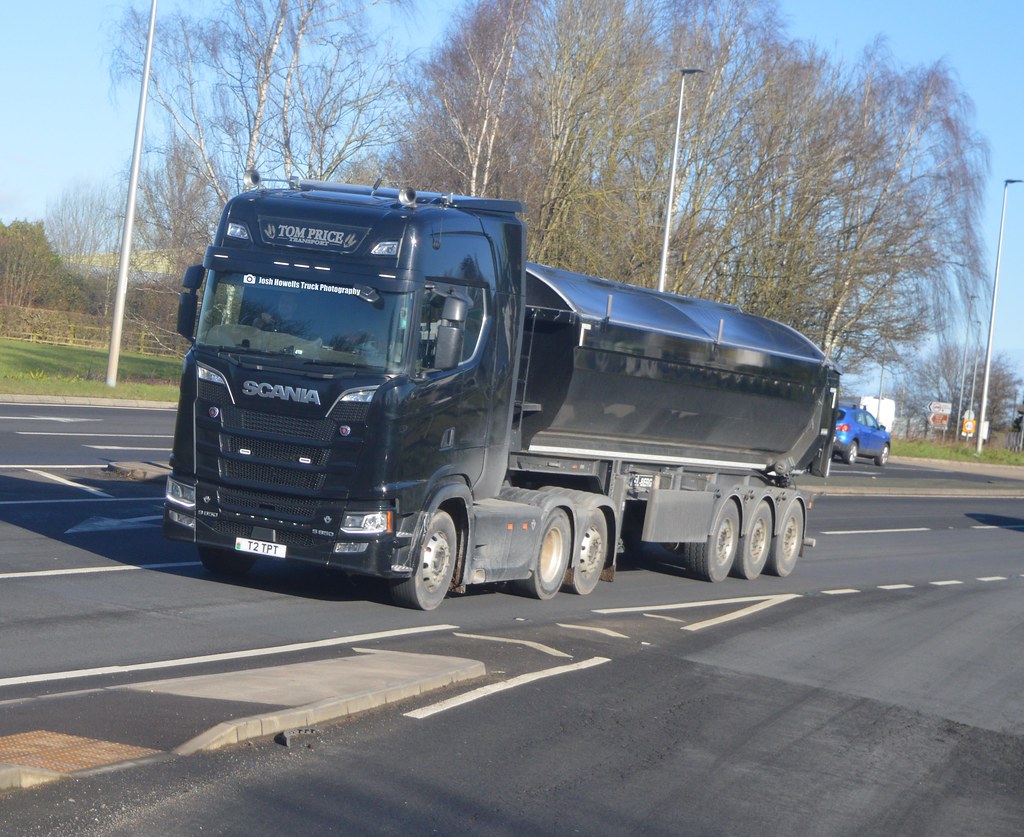 Tom Price Transport T2 TPT Driving Along the A5 Passing Gl… Flickr