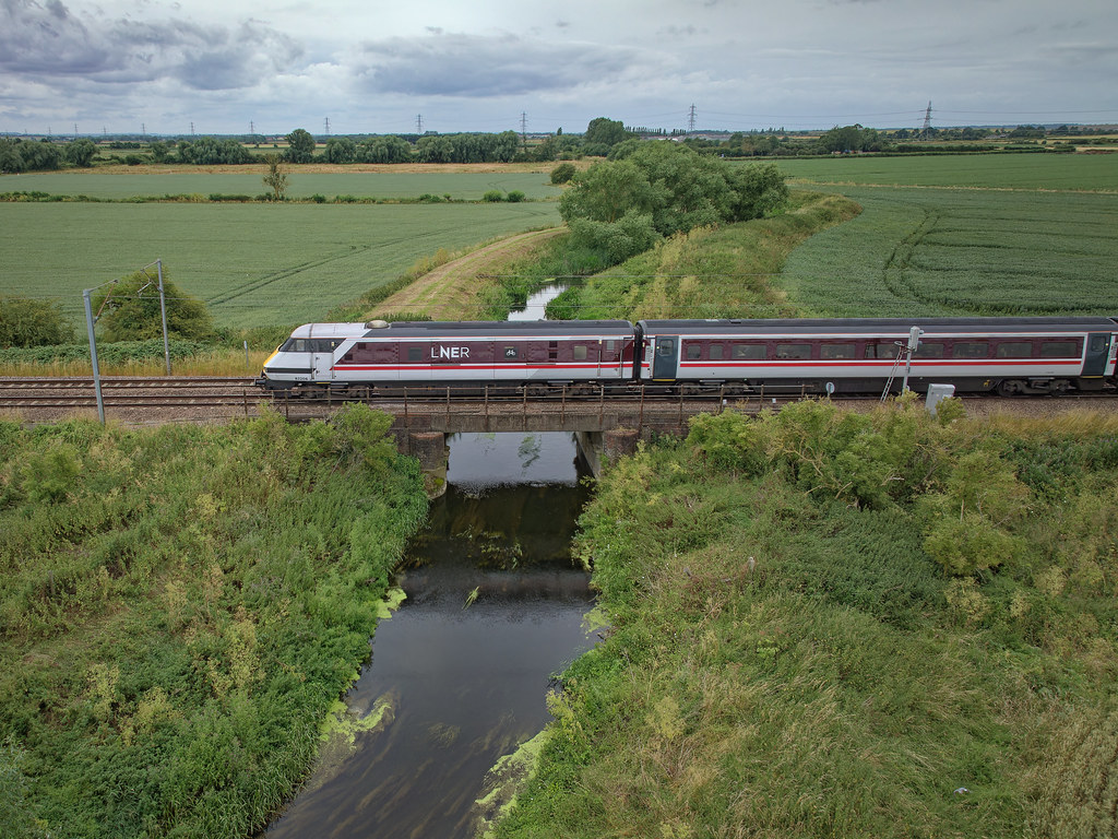 DVT 82208 leads 1Y84 1202 York to Kings Cross over the riv… Flickr