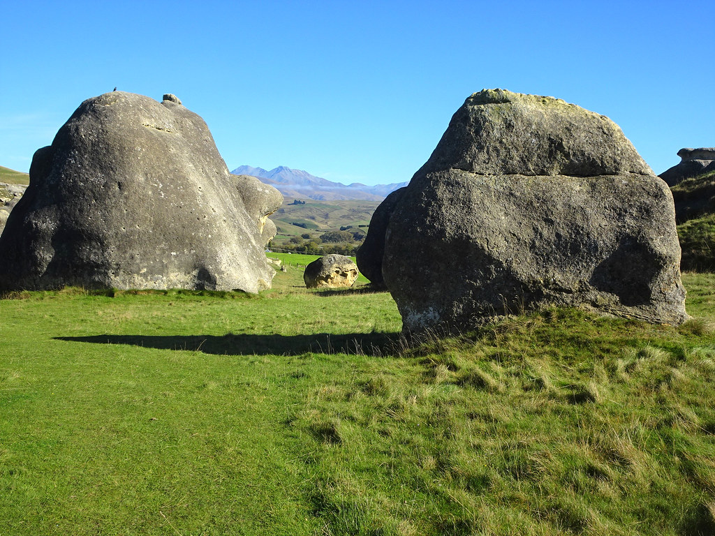 Duntroon. NZ. Near the town are the Elephant Rocks. Weathe… Flickr
