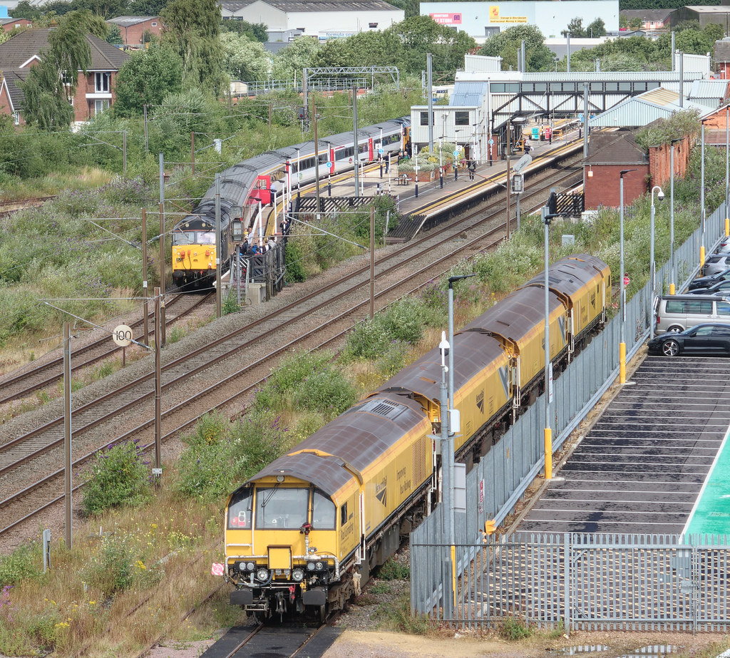 50008 arriving at Grantham with 1Z70 0648 Derby to Lowesto… Flickr