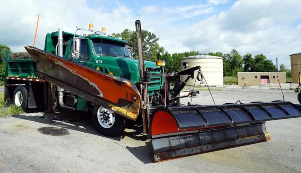 City of Geneva, NY 2000 Sterling L9511 dumpplow truck N… Flickr