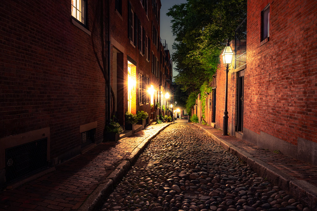 Acorn Street Acorn Street, situated in the Beacon Hill nei… Flickr