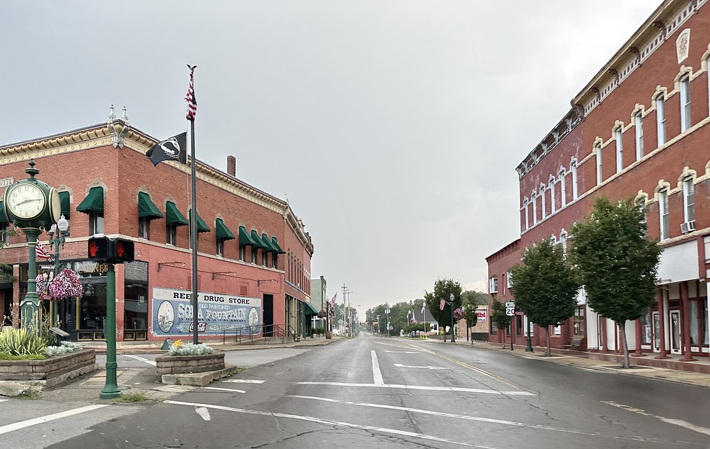 Downtown Geneva, Ohio. devtmefl Flickr