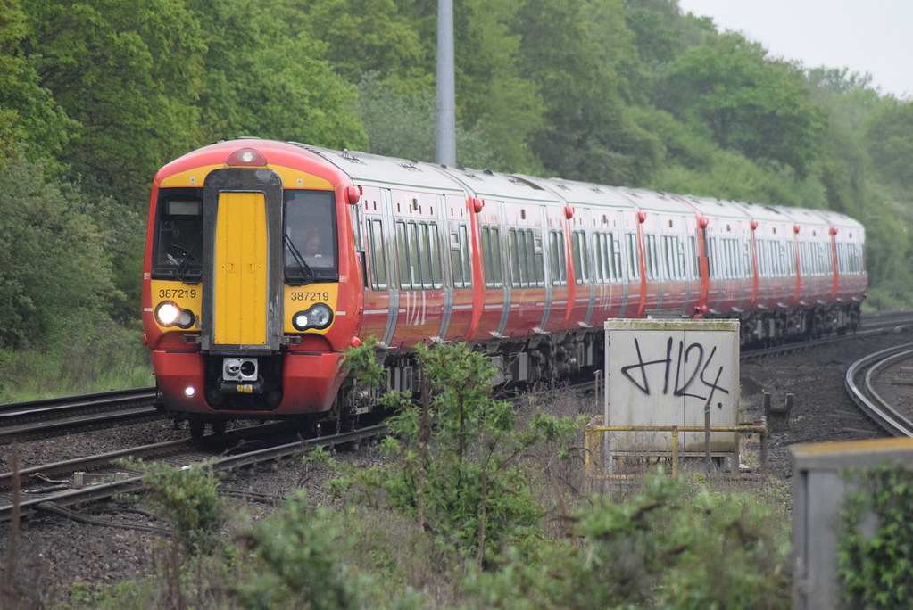 GX 387219 Salfords railway station Gatwick Express Class… Flickr