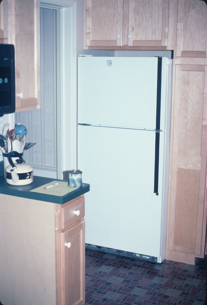 The refrigerator nestled into its nook The refrigerator ne… Flickr