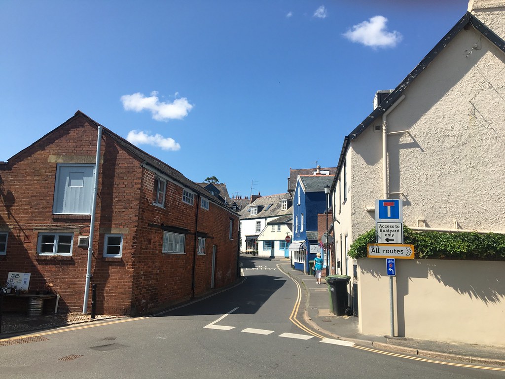 Fore Street, Topsham 19th July 2023 Topsham, East Devon,… lazy