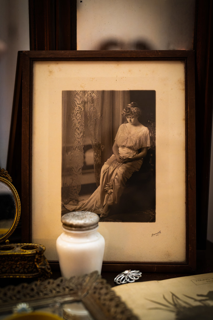 Inside The Emery Estate Weymouth, MA The Emery Estate is a… Flickr