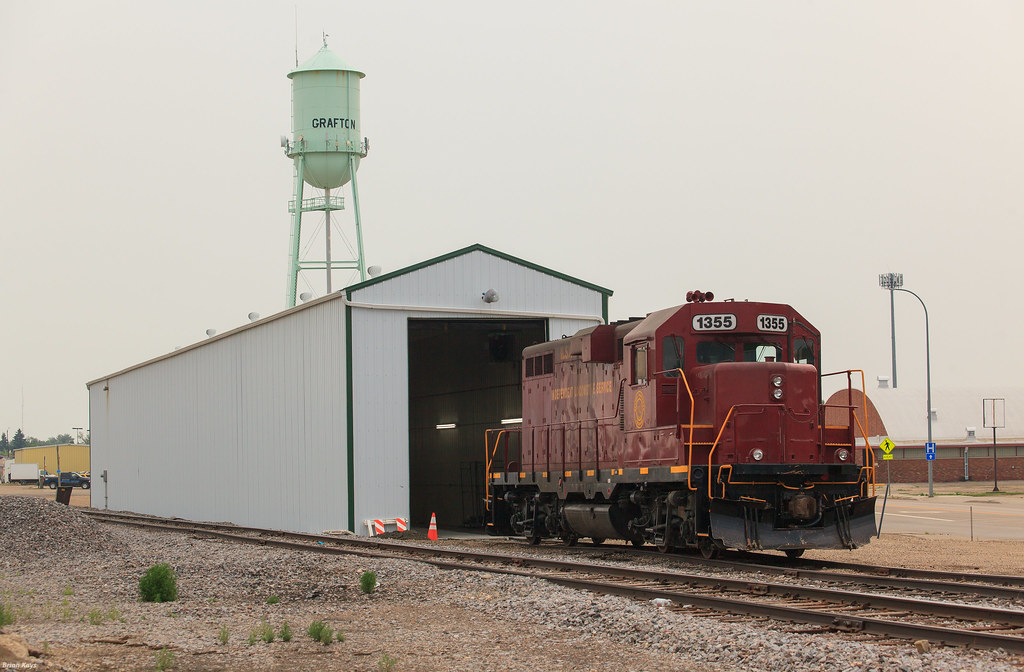 Dakota Northern GP11 Electricians working inside the Dakot… Flickr