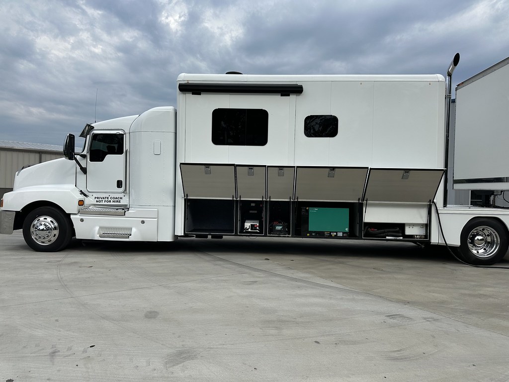 2016 ShowHauler 17’ SportDeck Toterhome Two Slides Cummins… Flickr