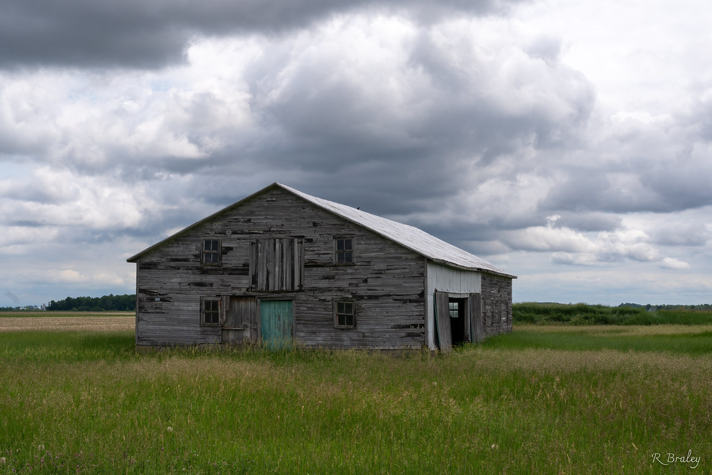 Barn Storm, SainteJustinedeNewton, Québec Rick Braley Flickr