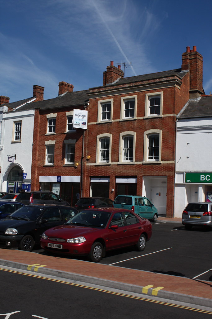 IMG_5270 Banbury Market Place, north side. Richard Ash Flickr