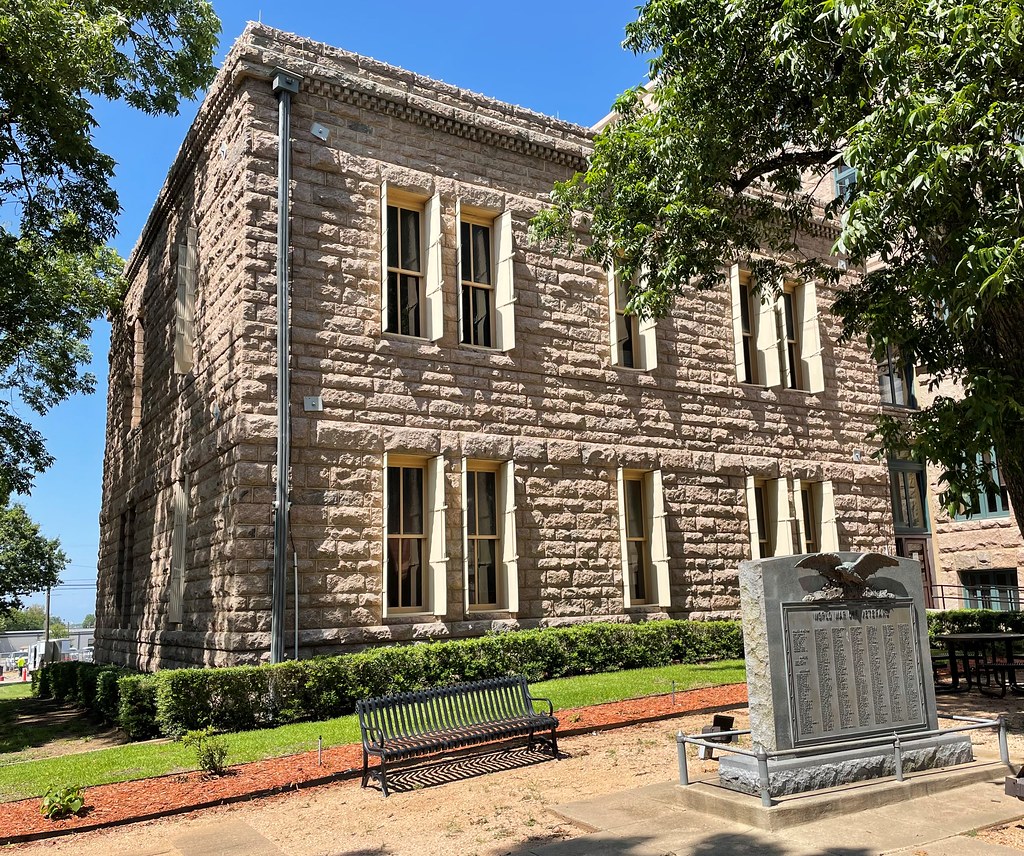 Old Lamar County Jail (Paris, Texas) As seen from the grou… Flickr
