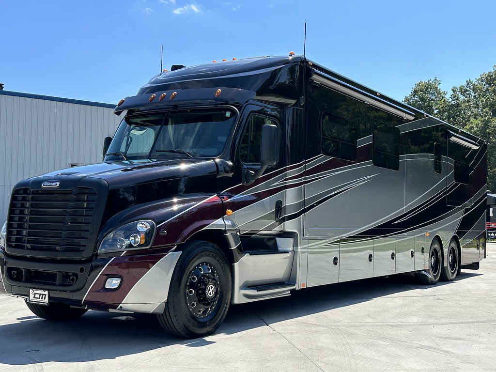 2016 Renegade XL 45’ Triple Slide Bunkhouse Motorhome 550H… Flickr