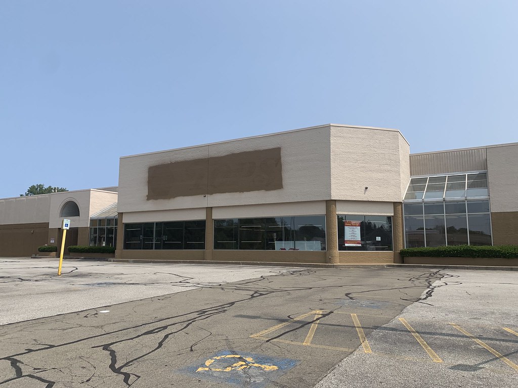 Former Tops Erie, PA This Tops store opened on February … Flickr