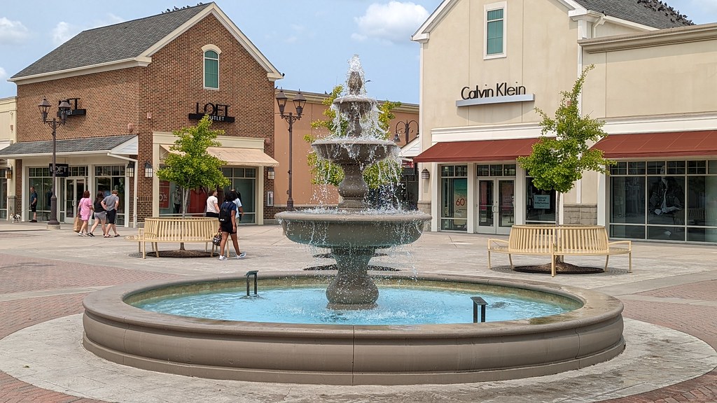 20230803 Gloucester Premium Outlets Jim Zigman Flickr