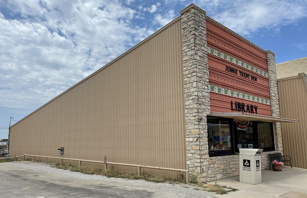 Jennie Trent Dew Library (Goldthwaite, Texas) Located at 1… Flickr