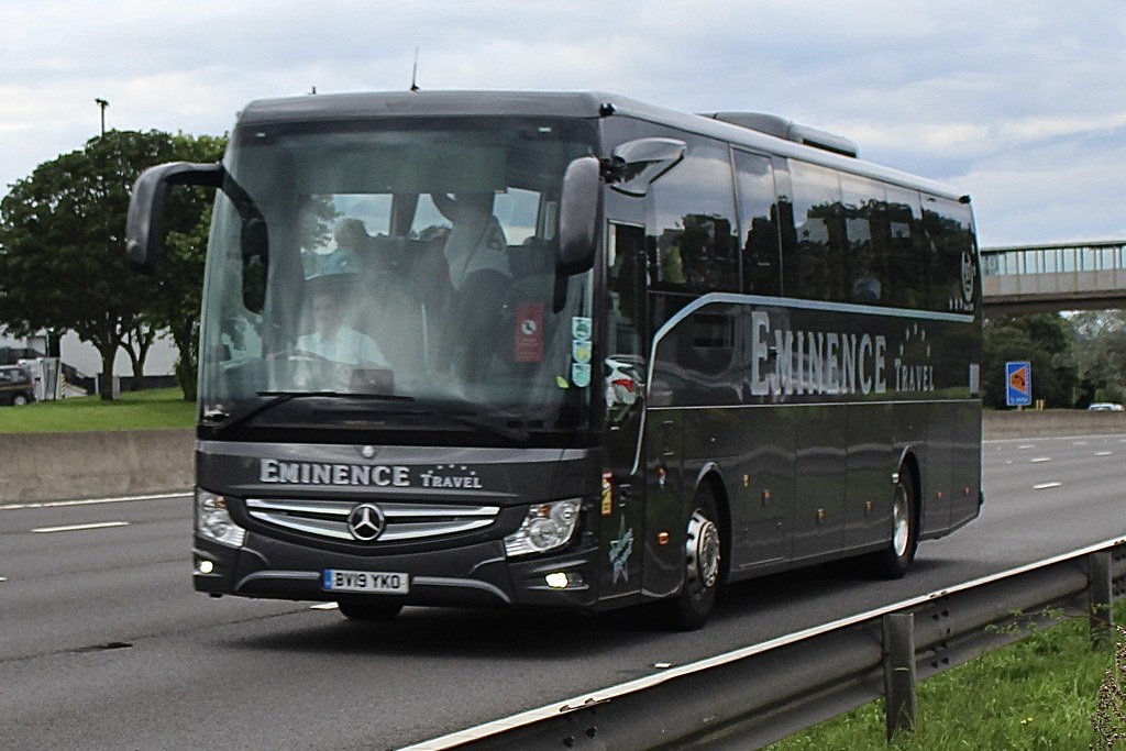 Eminence TravelWalsall BV19YKO passing Woodall services s… Flickr