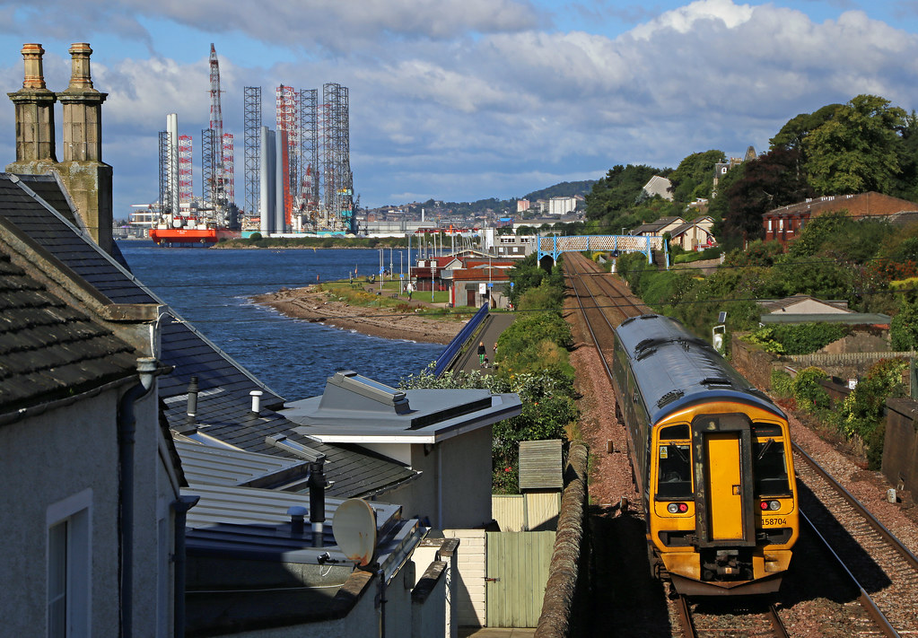 Scotrail Class 158 158704 Douglas Terrace, Broughty Ferr… Flickr