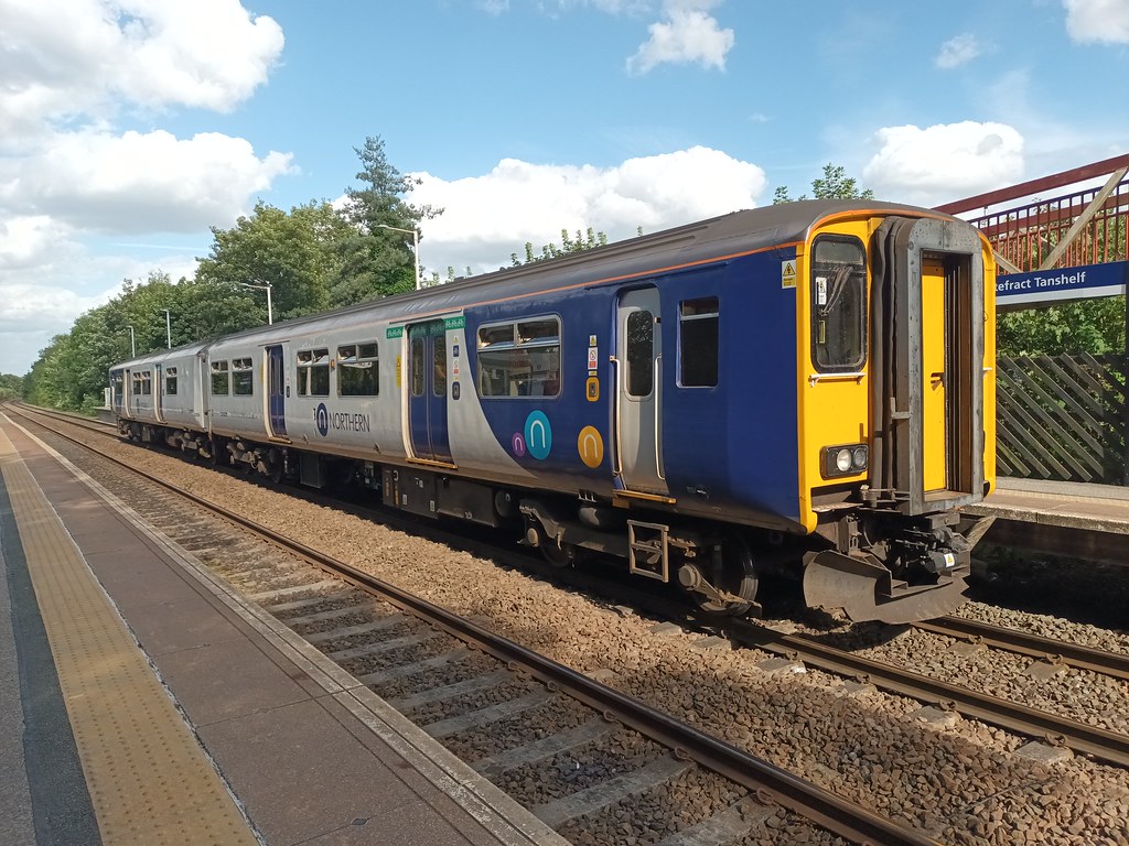150204 at Pontefract Tanshelf (11/8/23) Northern class 150… Flickr