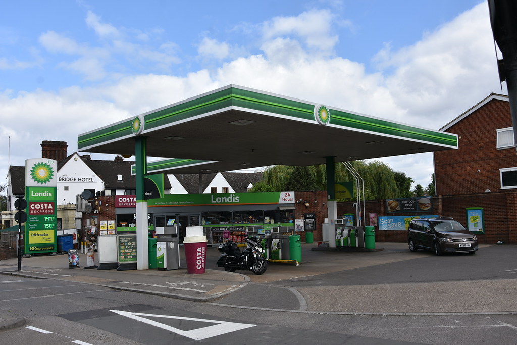BP, Runnymeade Gardens Greenford London 2023. EYBusman Flickr