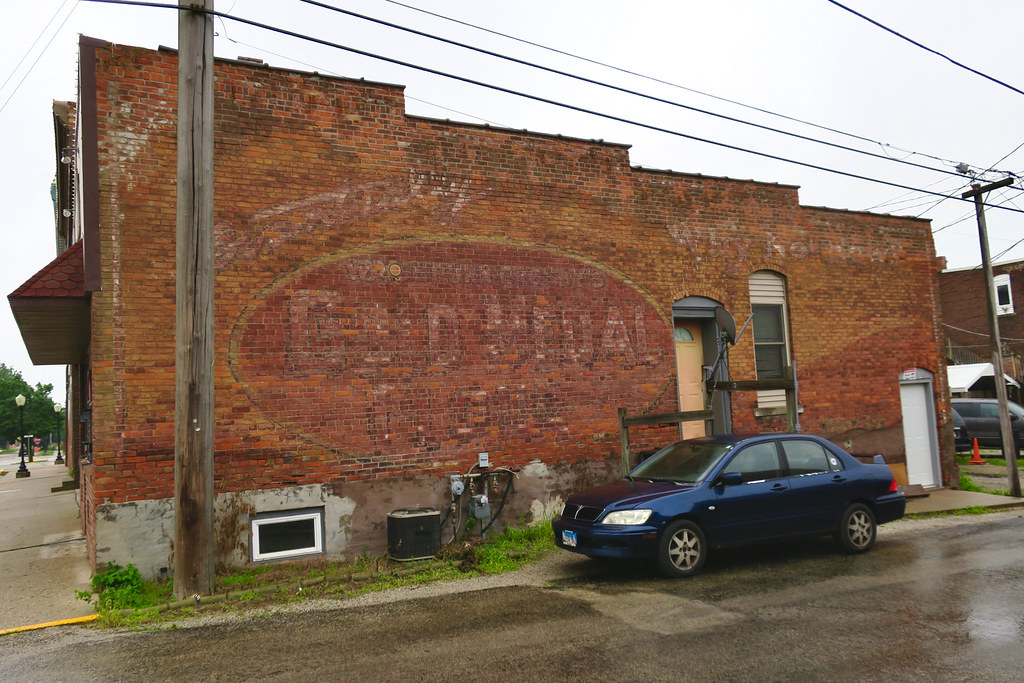 Gold Medal Flour, Minonk, IL A faded ghost sign for Gold M… Flickr
