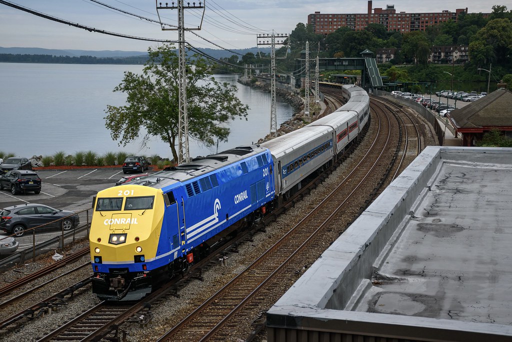201 Debut Metro North’s second wrapped heritage unit lead… Flickr