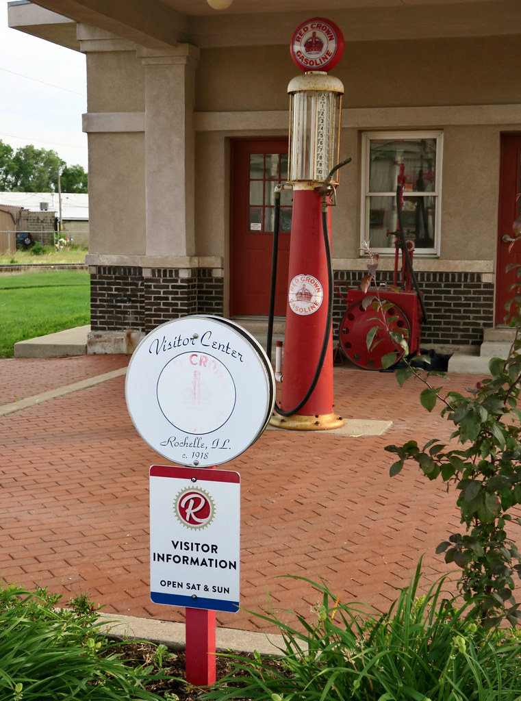 Standard Oil, Rochelle, IL A 1918 Standard Oil gas station… Flickr