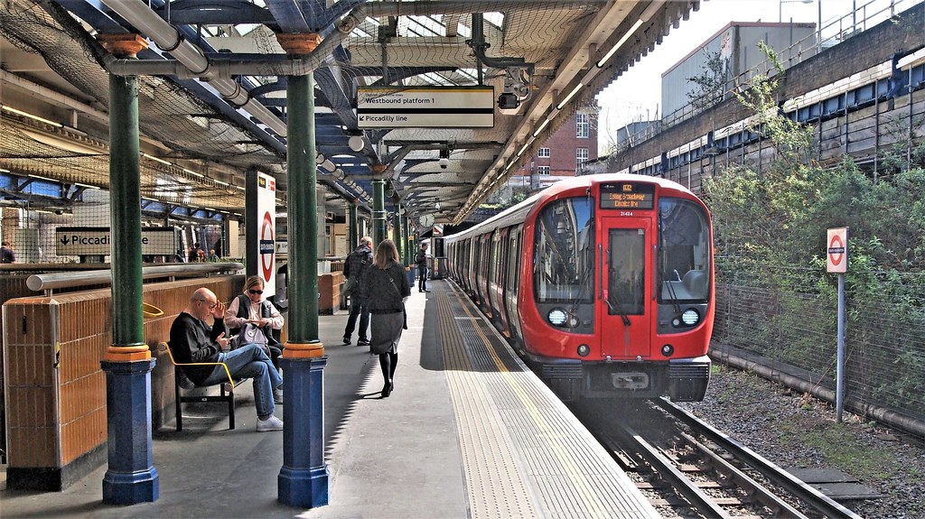South Kensington District Line S7 stocks arrives on 22 Apr… Flickr