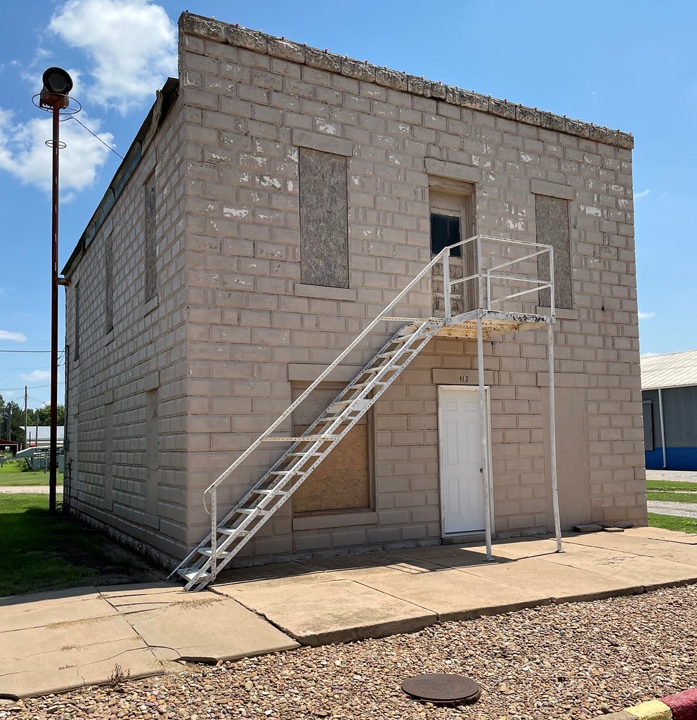 Commercial Building (Sharon, Kansas) Sharon is a small com… Flickr