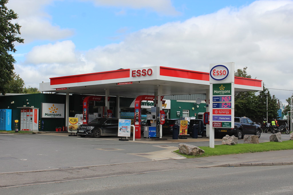 Esso, Roundway London Road, Devizes, Wiltshire. Formerly T