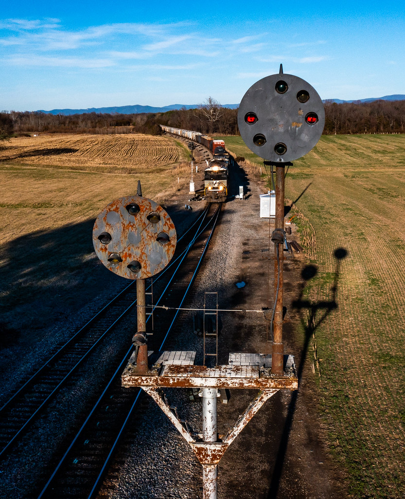 Lewis Run NS 11Z swings around the curve at Lewis Run in L… Flickr