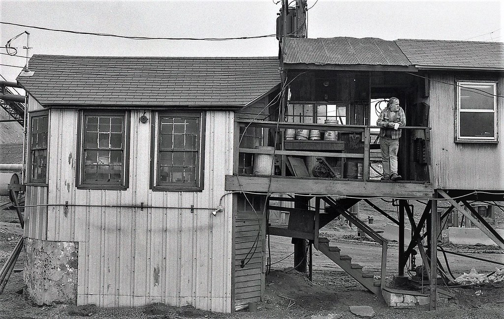 Waiting To Weight The scale house operator for the Jeddo H… Flickr