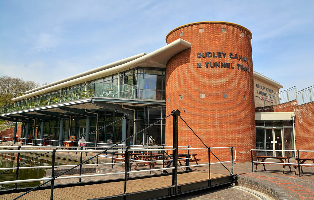 48341 Dudley Canal Line No 1 as it passes by the Black cou… Flickr