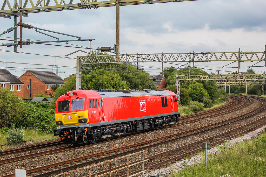 92029 0Z93 Stafford 92029 powers round Queensville Cur… Flickr