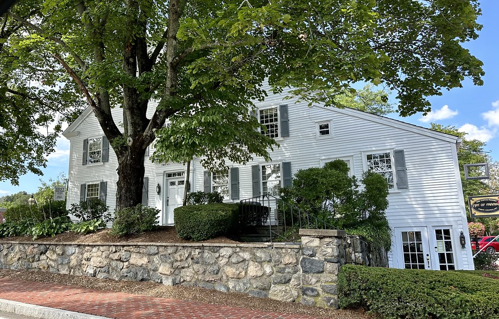 Estey Tavern. devtmefl Flickr