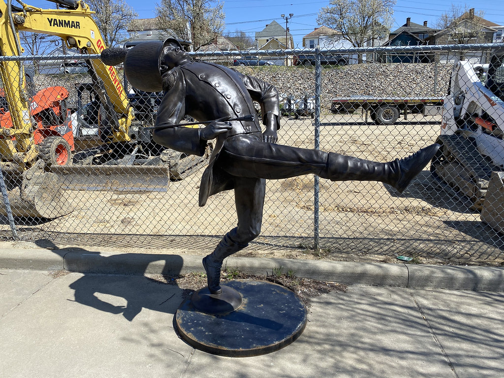 OH Zanesville Sculpture 18 Sculpture in Zanesville, Ohio… Flickr