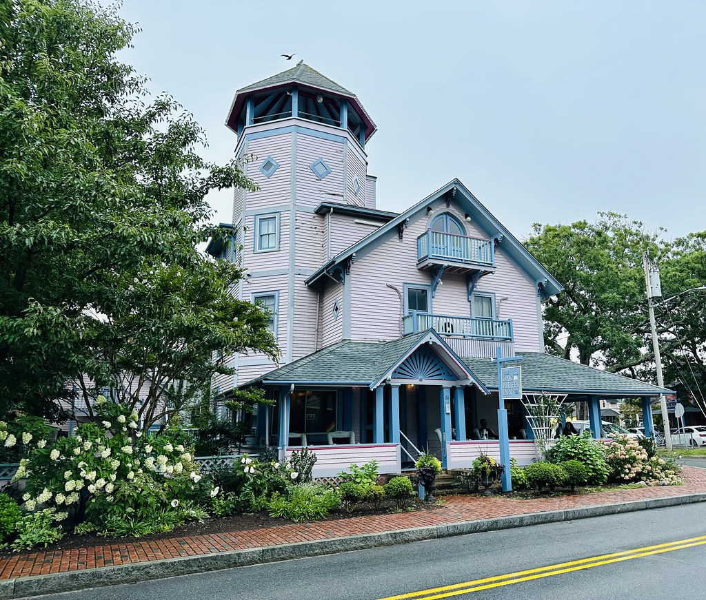The Oak Bluffs Inn. Oak Bluffs, Massachusetts. devtmefl Flickr