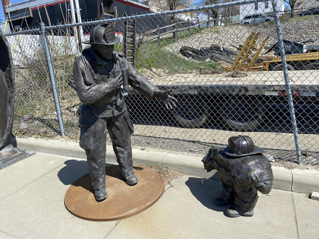 OH Zanesville Sculpture 21 Sculpture in Zanesville, Ohio… Flickr