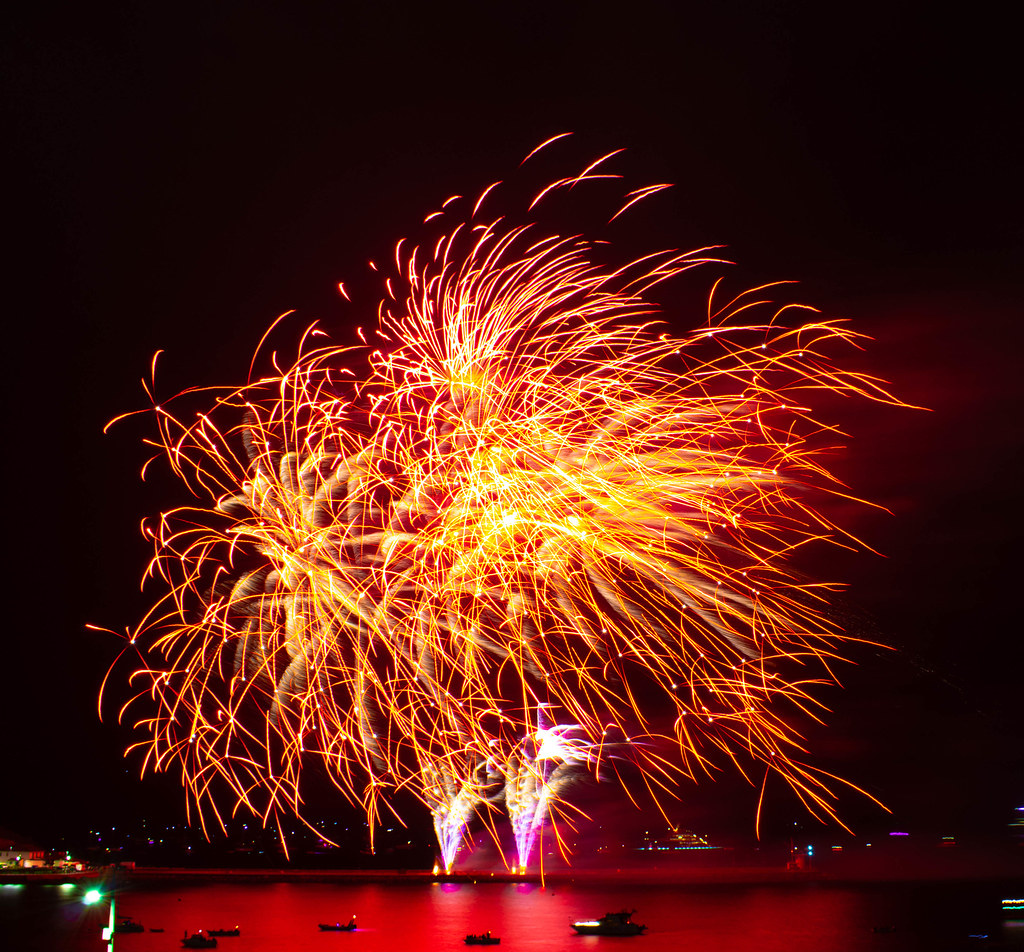 fireworks on the hoe plymouth fireworks Jonny Angle Flickr