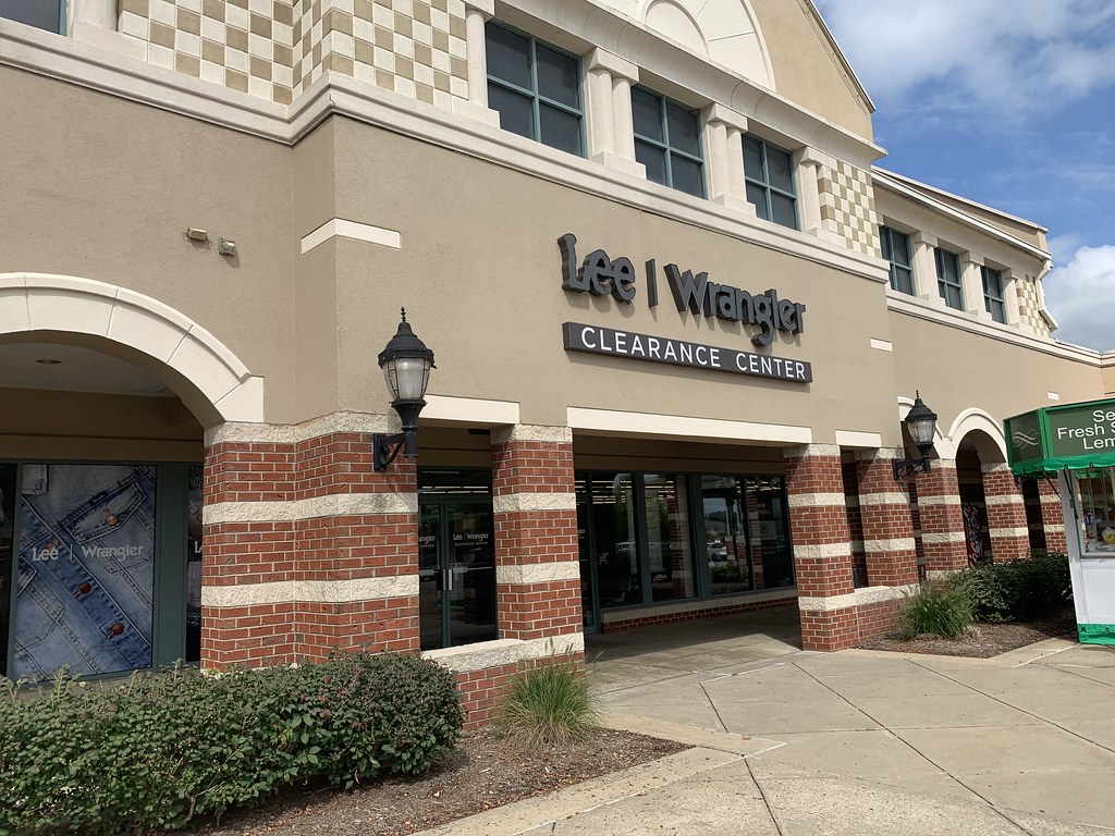 Lee Wrangler Clearance Center Grove City, PA Originally … Flickr