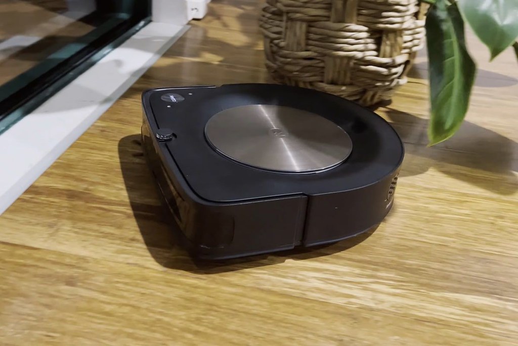 Maintenance 101 How To Empty Your Roomba The Right Way Flickr