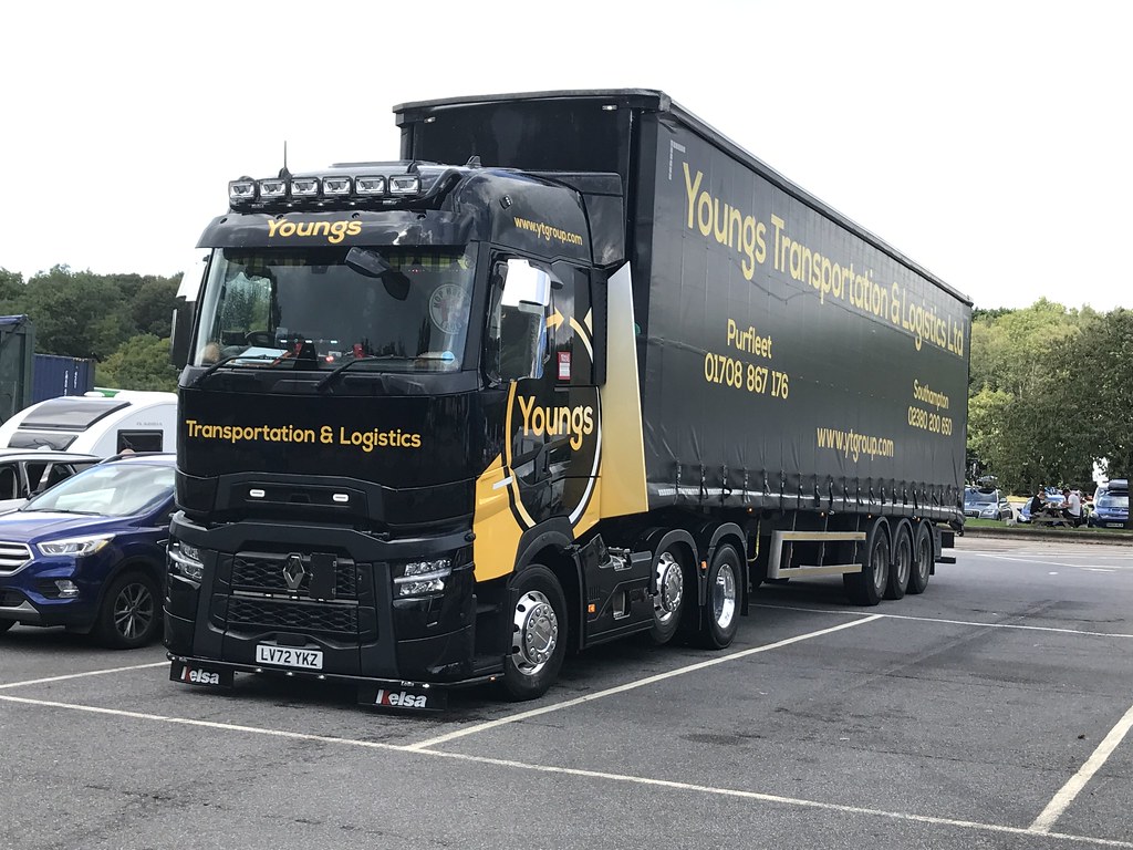 LV72YKH YOUNGS TRANSPORT Seen 01/09/23 in Rownhams westbou… Flickr