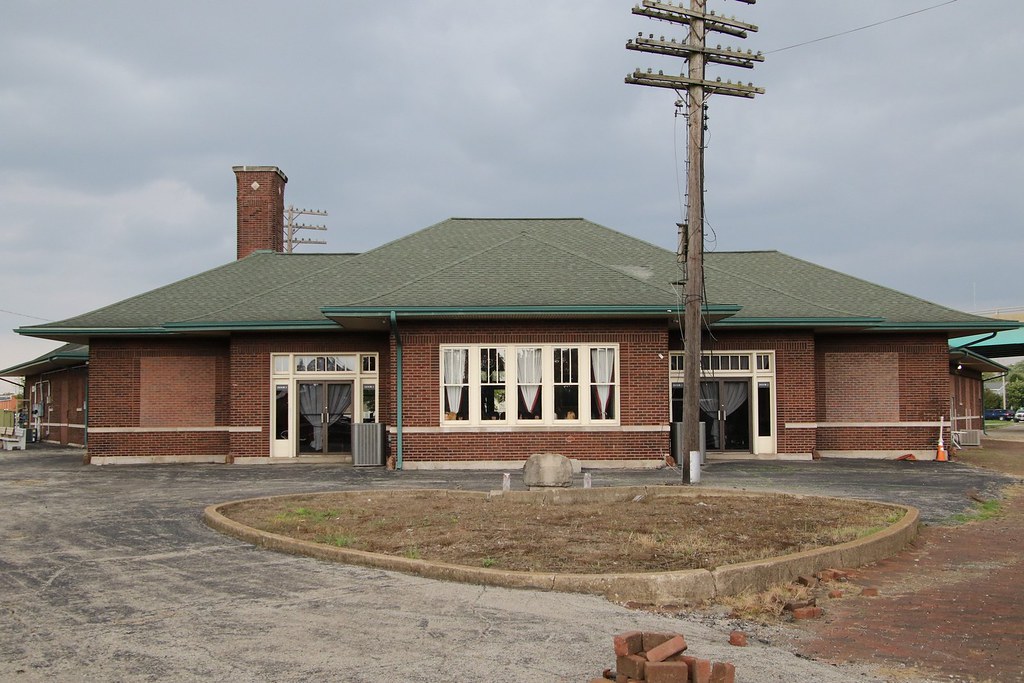 Effingham IL Amtrak Depot sits between CN and CSX tracks Flickr