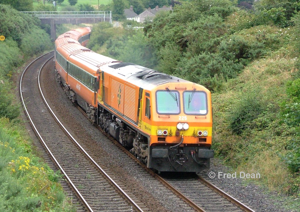 Irish Rail 225 at Kilbarry. Dublin to Cork Railway Line … Flickr