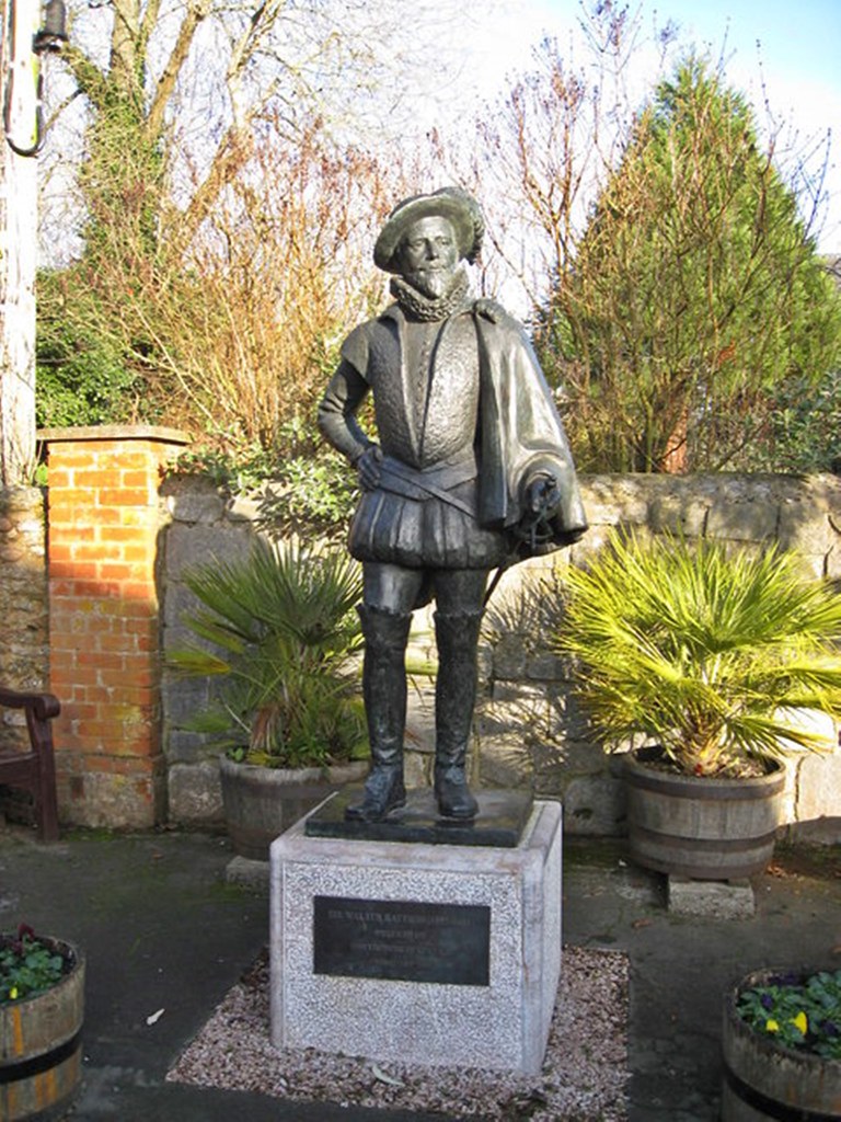 East Budleigh Devon Statue of Sir Walter Raleigh faces the… Flickr