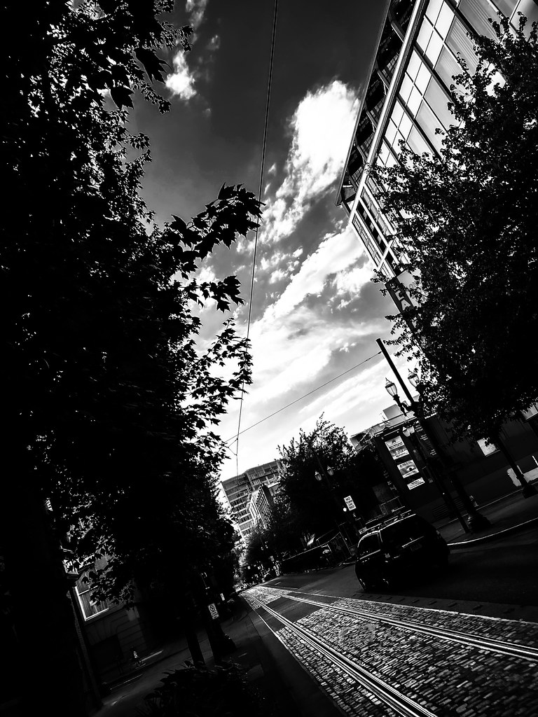 Morrison Street (at rush hour) 3rd gen iPhone, 12 MP, 28MM… Flickr