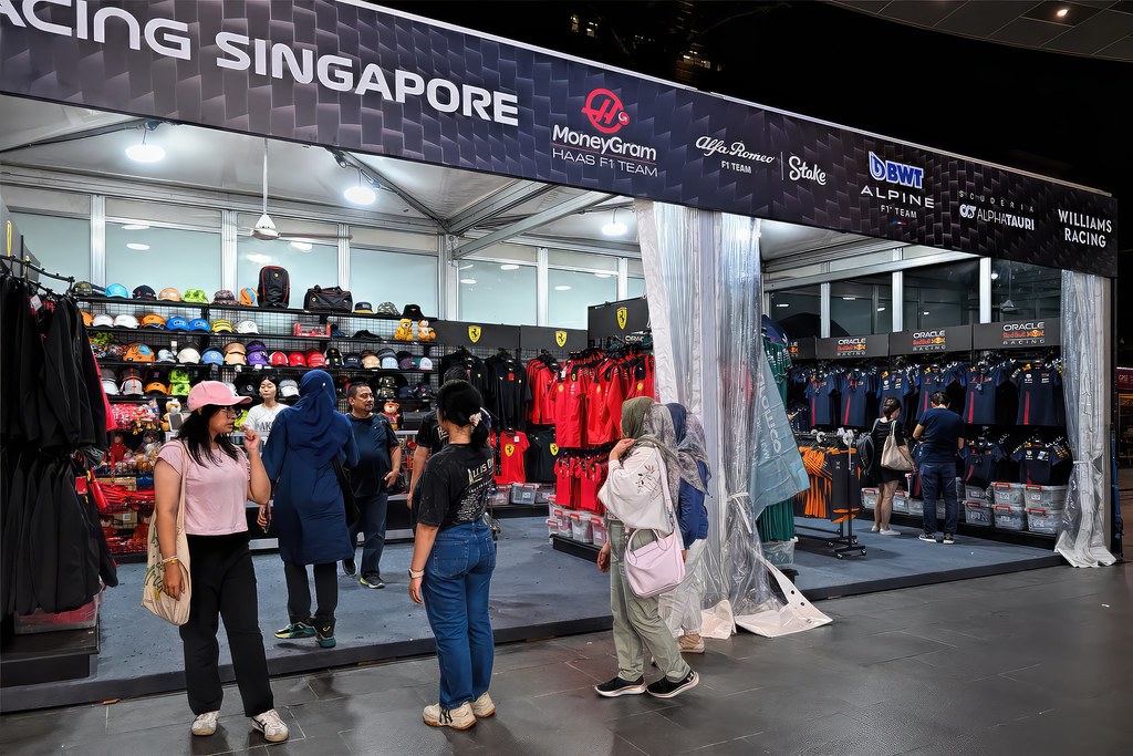 Racing Singapore Sale of merchandise at GPSS Lifestyle Baz… Flickr